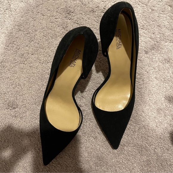 NWOT MICHAEL KORS BLACK SUEDE PUMPS 8.5 - Picture 5 of 9